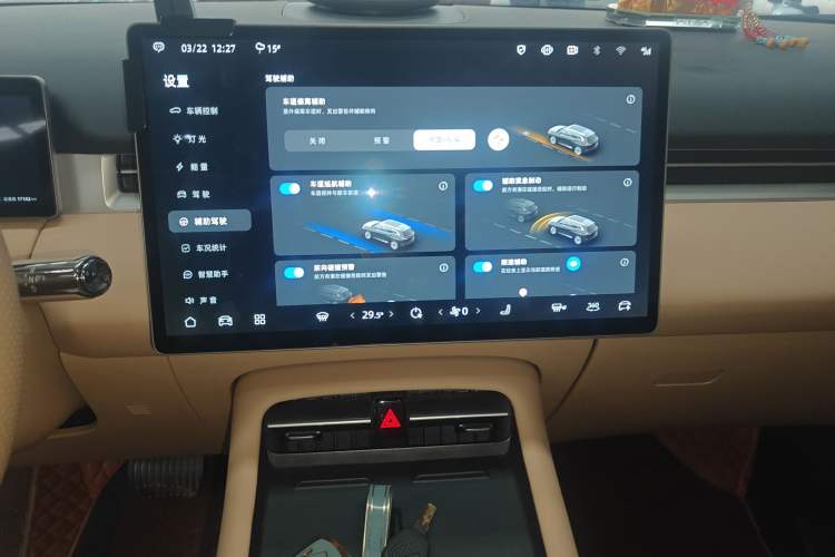 Used Landian E5 PLUS 2026 Model 165km Long-Range Travel Flagship Version 5-seater Audio And AC Panel