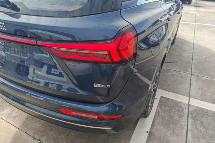 Used Landian E5 PLUS 2026 Model 165km Long-Range First-Adoption Version Ultra 7-seater Exterior 3