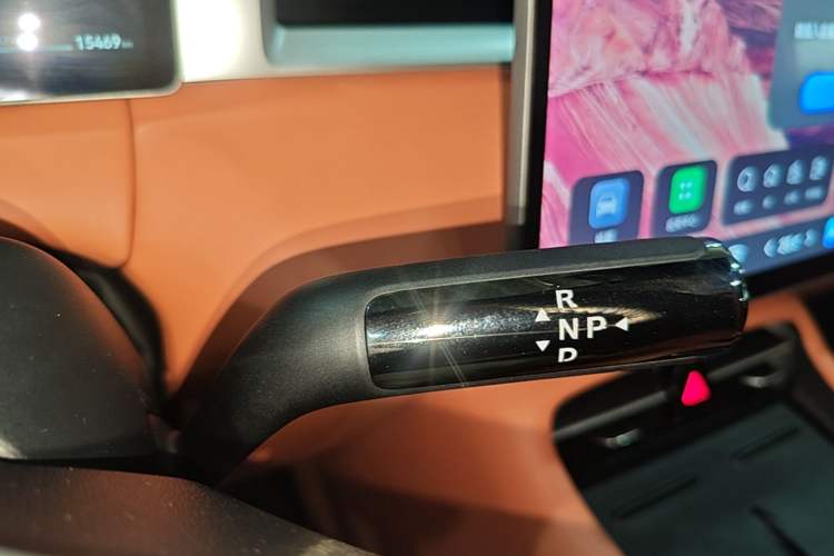 Used Landian E5 PLUS 2026 Model 230km Ultra-Long-Range Version Ultra 5-seater Gear Lever
