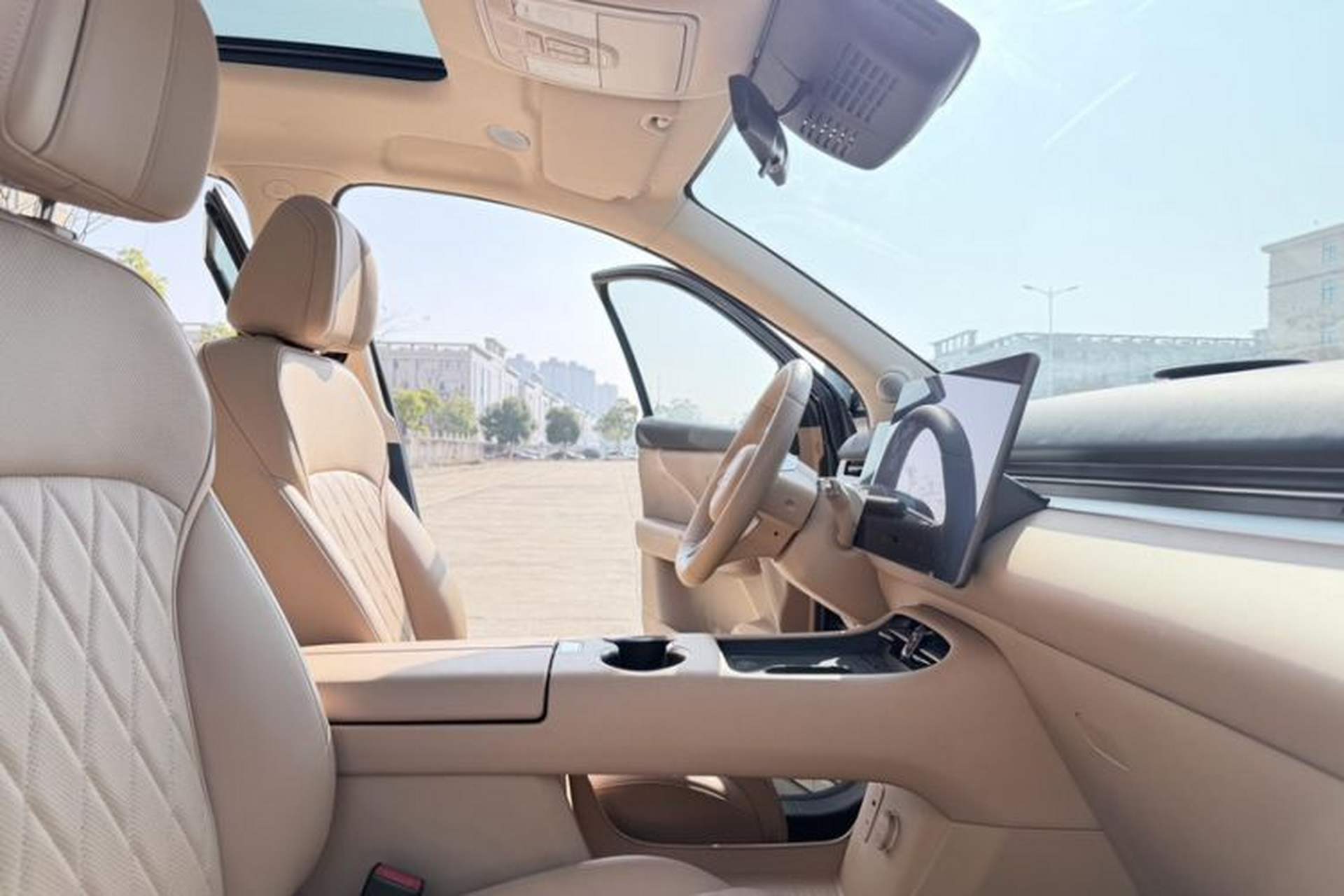 Used Landian E5 PLUS 2026 Model 165km Long-Range First-Adoption Version Ultra 7-seater Interior 1