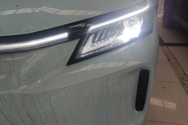 Used Landian E5 PLUS 2026 Model 165km Long-Range Travel Flagship Version 5-seater Left Front Headlight