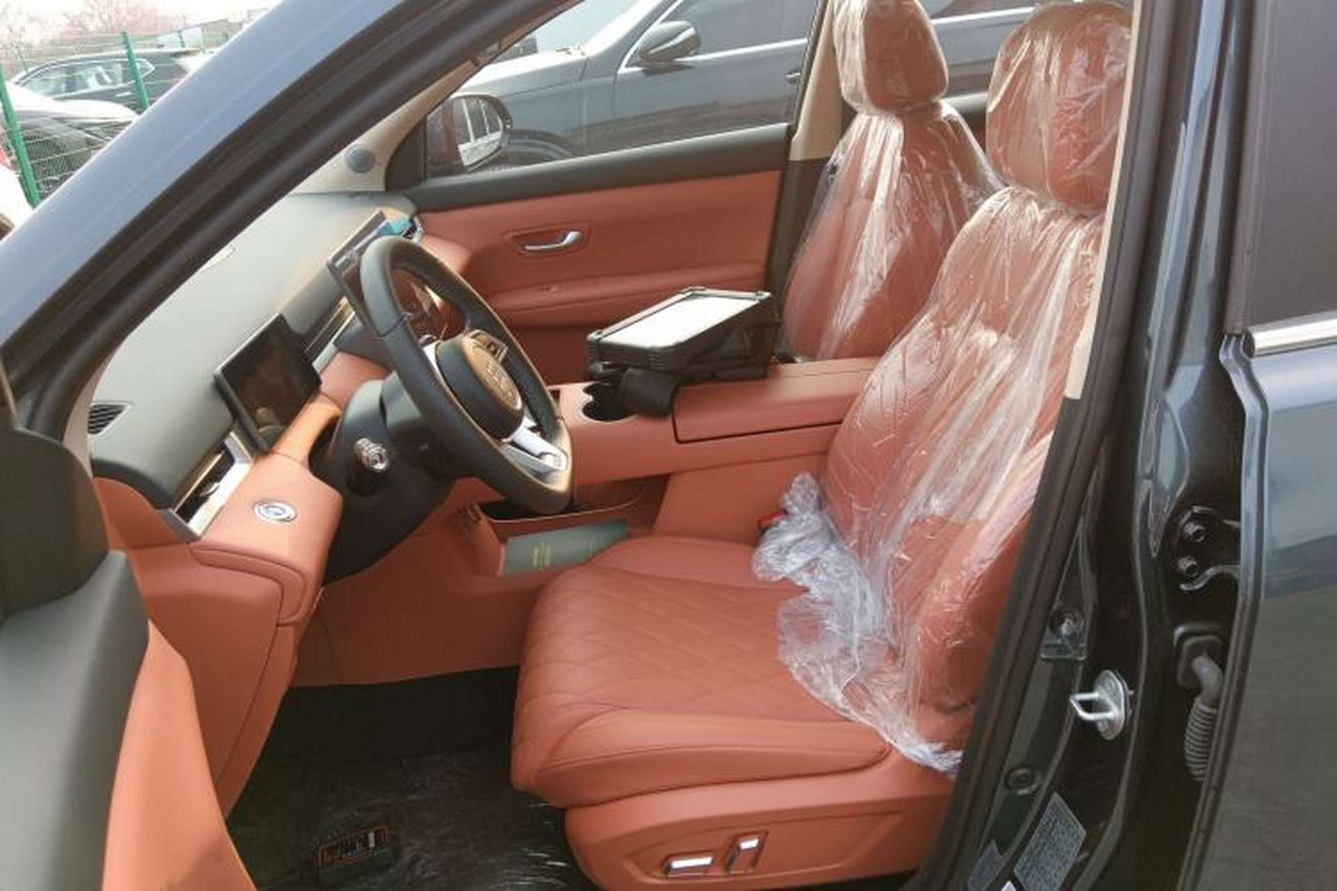 Used Landian E5 PLUS 2026 Model, 165km Long-Range First-Adoption Edition Max, 5-seater Left Front Seat
