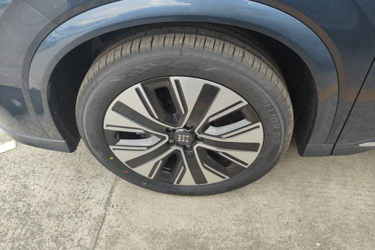 Used Landian E5 PLUS 2026 Model 230km Ultra-Long-Range Version Ultra 7-seater Left Front Wheel Hub