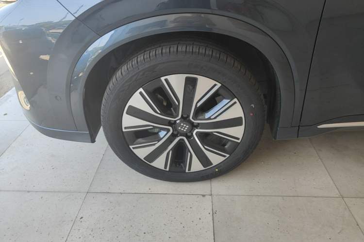 Used Landian E5 PLUS 2026 Model 230km Ultra-Long-Range Version Ultra 7-seater Left Front Wheel Hub