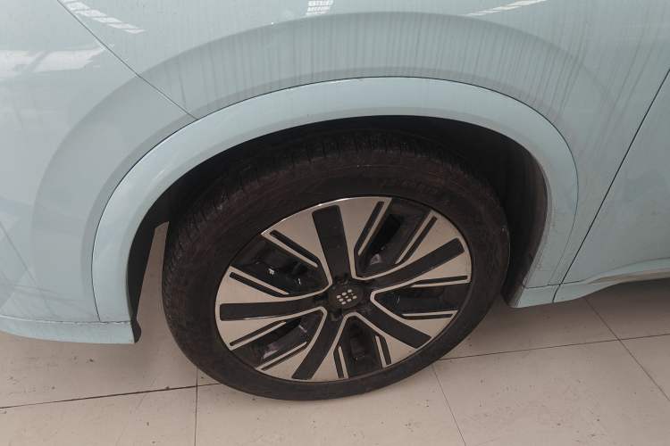 Used Landian E5 PLUS 2026 Model 165km Long-Range Travel Flagship Version 5-seater Left Front Wheel Hub