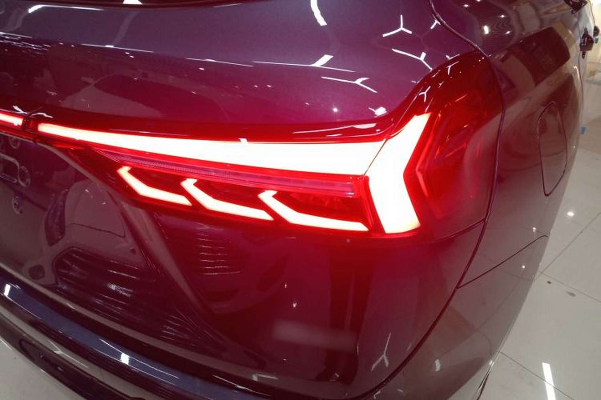 Used Landian E5 PLUS 2026 Model, 165km Long-Range First-Adoption Edition Max, 7-seater Right Rear Taillight