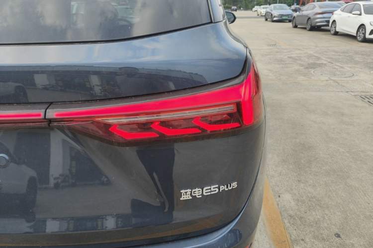 Used Landian E5 PLUS 2026 Model 230km Ultra-Long-Range Version Ultra 7-seater Right Rear Taillight