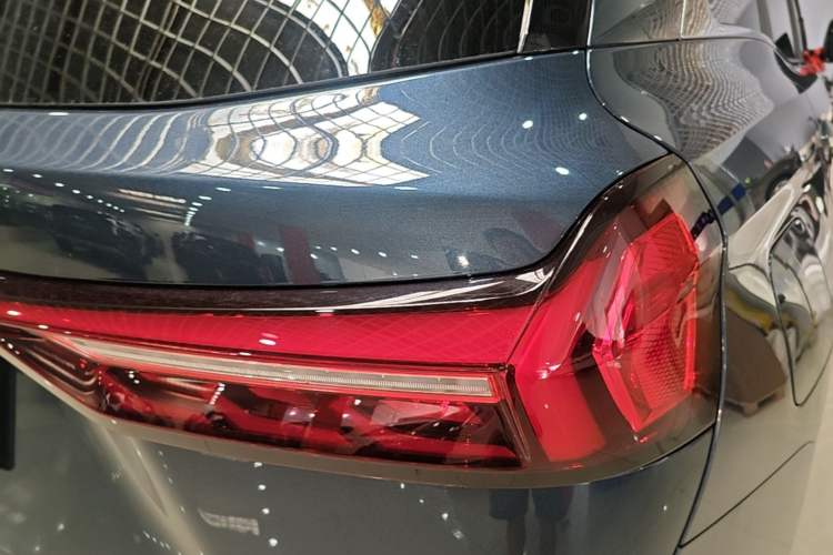 Used Landian E5 PLUS 2026 Model 230km Ultra-Long-Range Version Ultra 5-seater Right Rear Taillight