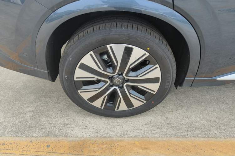 Used Landian E5 PLUS 2026 Model 230km Ultra-Long-Range Version Ultra 7-seater Right Rear Wheel Hub
