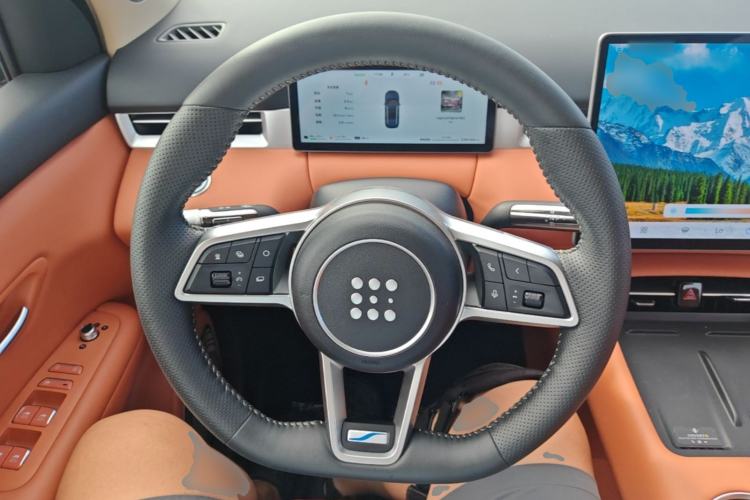 Used Landian E5 PLUS 2026 Model 165km Long-Range First-Adoption Version Ultra 7-seater Steering Wheel