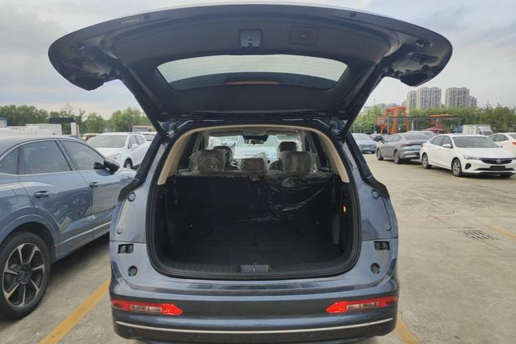 Used Landian E5 PLUS 2026 Model 230km Ultra-Long-Range Version Ultra 7-seater Trunk