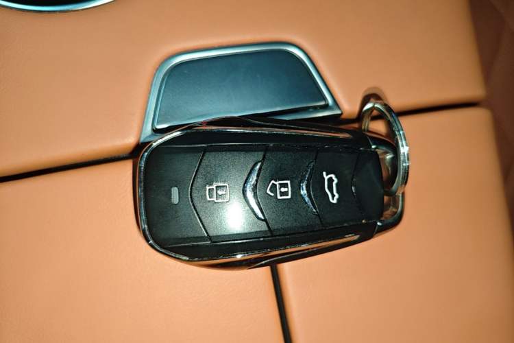Used Landian E5 PLUS 2026 Model 230km Ultra-Long-Range Version Ultra 5-seater Vehicle Key