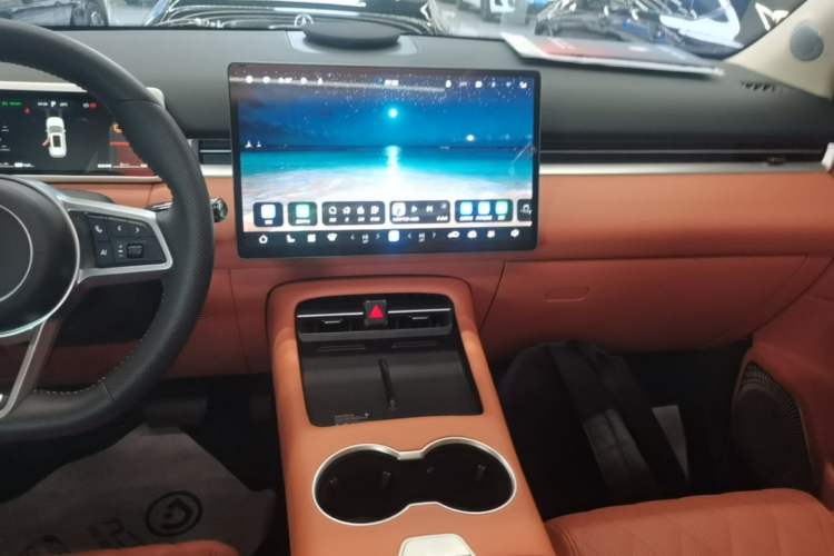 Used Landian E5 PLUS 2026 Model Standard-Range All-Wheel-Drive Performance Version Ultra Audio And AC Panel