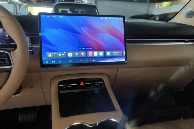 Used Landian E5 PLUS 2026 Model 165km Long-Range First-Adoption Version Ultra 5-seater Audio And AC Panel