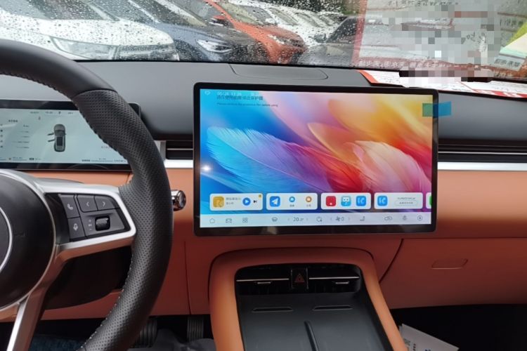 Used Landian E5 PLUS 2026 Model, 165km Long-Range First-Adoption Edition Max, 7-seater Audio And AC Panel