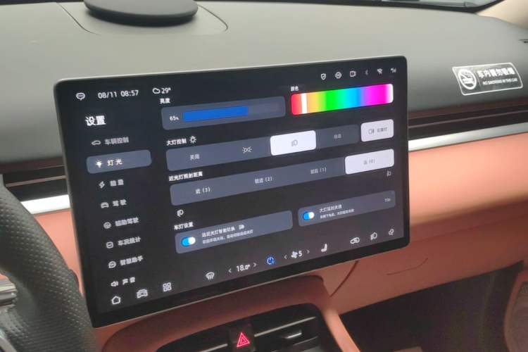 Used Landian E5 PLUS 2026 Model 165km Long-Range First-Adoption Version Ultra 5-seater Audio And AC Panel