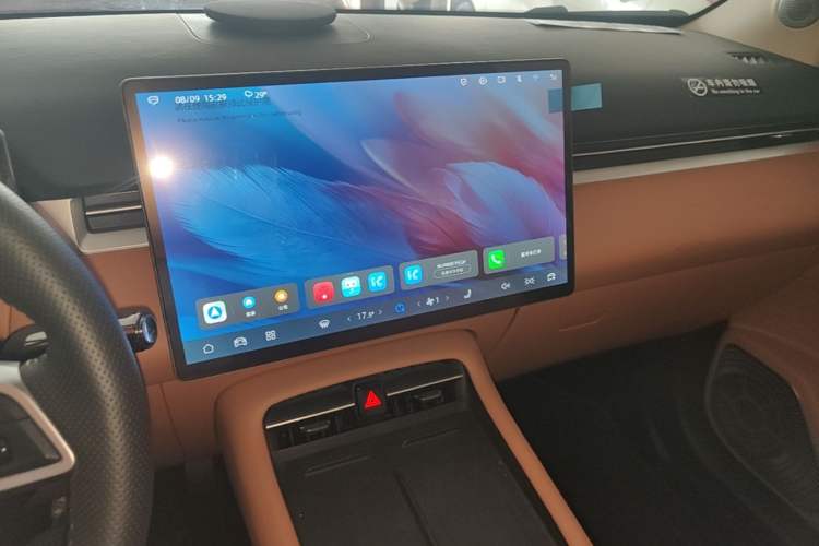 Used Landian E5 PLUS 2026 Model 165km Long-Range First-Adoption Version Ultra 7-seater Audio And AC Panel