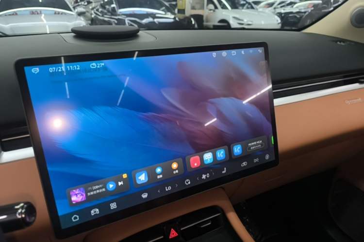 Used Landian E5 PLUS 2026 Model 165km Long-Range First-Adoption Version Ultra 7-seater Audio And AC Panel