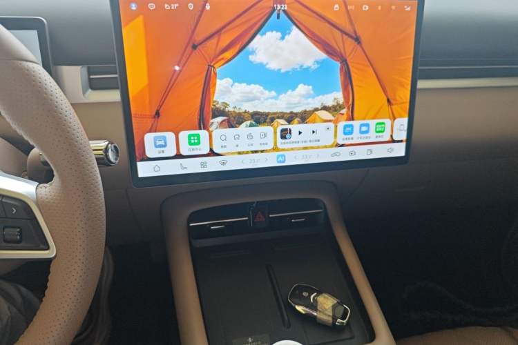 Used Landian E5 PLUS 2026 Model 230km Ultra-Long-Range Version Ultra 5-seater Audio And AC Panel