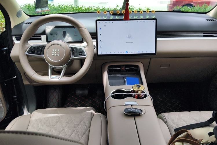 Used Landian E5 PLUS 2026 Model 230km Ultra-Long-Range Version Ultra 7-seater Center Console