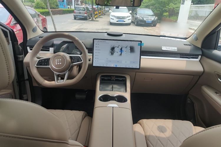 Used Landian E5 PLUS 2026 Model 230km Ultra-Long-Range Version Ultra 5-seater Center Console