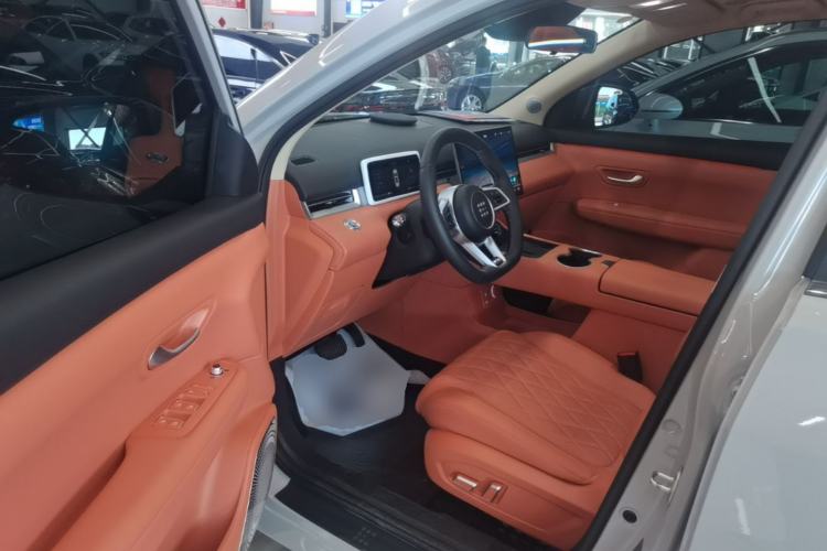 Used Landian E5 PLUS 2026 Model Standard-Range All-Wheel-Drive Performance Version Ultra Driver Seat