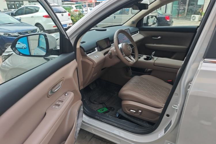 Used Landian E5 PLUS 2026 Model Standard-Range All-Wheel-Drive Performance Version Ultra Driver Seat