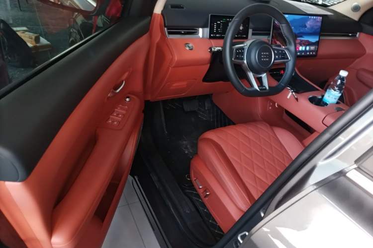 Used Landian E5 PLUS 2026 Model 165km Long-Range First-Adoption Version Ultra 7-seater Driver Seat