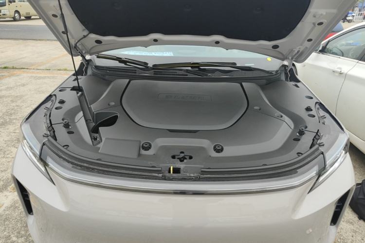 Used Landian E5 PLUS 2026 Model 230km Ultra-Long-Range Version Ultra 7-seater Engine Bay