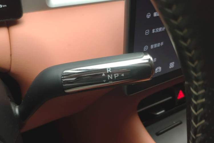 Used Landian E5 PLUS 2026 Model 165km Long-Range First-Adoption Version Ultra 5-seater Gear Lever