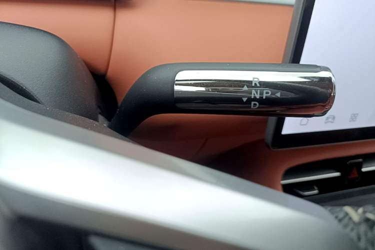 Used Landian E5 PLUS 2026 Model 165km Long-Range First-Adoption Version Ultra 7-seater Gear Lever