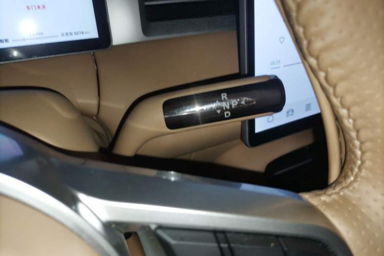 Used Landian E5 PLUS 2026 Model 165km Long-Range First-Adoption Version Ultra 5-seater Gear Lever