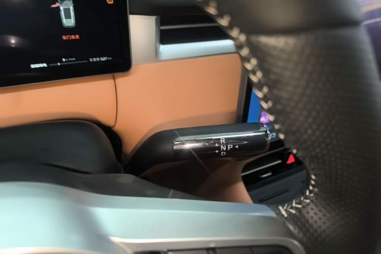 Used Landian E5 PLUS 2026 Model 165km Long-Range First-Adoption Version Ultra 7-seater Gear Lever