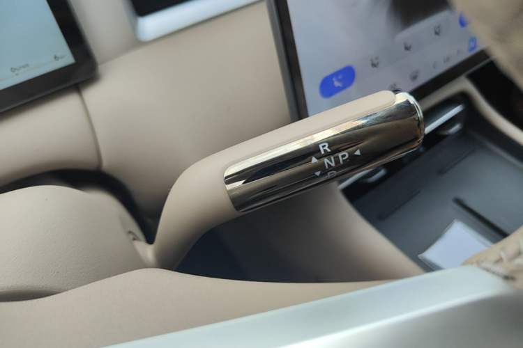 Used Landian E5 PLUS 2026 Model 230km Ultra-Long-Range Version Ultra 5-seater Gear Lever