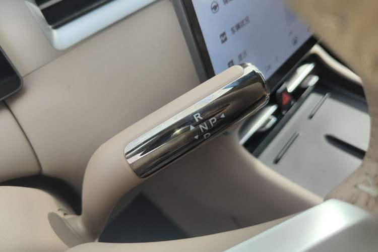 Used Landian E5 PLUS 2026 Model 230km Ultra-Long-Range Version Ultra 7-seater Gear Lever