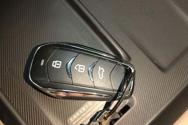 Used Landian E5 PLUS 2026 Model Standard-Range All-Wheel-Drive Performance Version Ultra Interior 1
