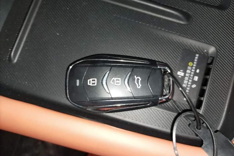 Used Landian E5 PLUS 2026 Model 165km Long-Range First-Adoption Version Ultra 7-seater Interior 1