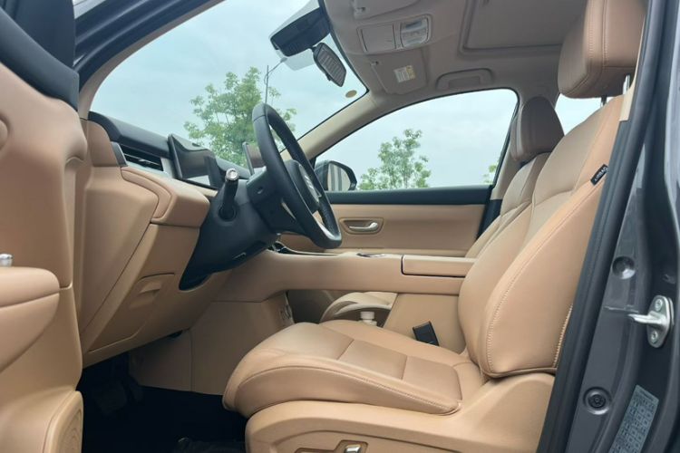 Used Landian E5 PLUS 2026 Model, 165km Long-Range First-Adoption Edition, 7-seater Interior 2