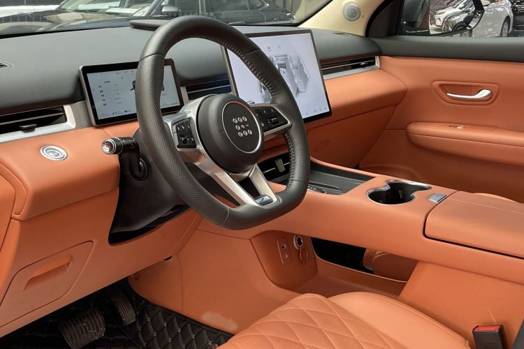 Used Landian E5 PLUS 2026 Model 165km Long-Range First-Adoption Version Ultra 7-seater Interior 2