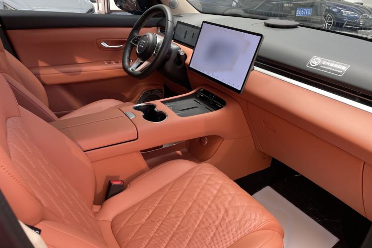 Used Landian E5 PLUS 2026 Model 165km Long-Range First-Adoption Version Ultra 5-seater Interior 3