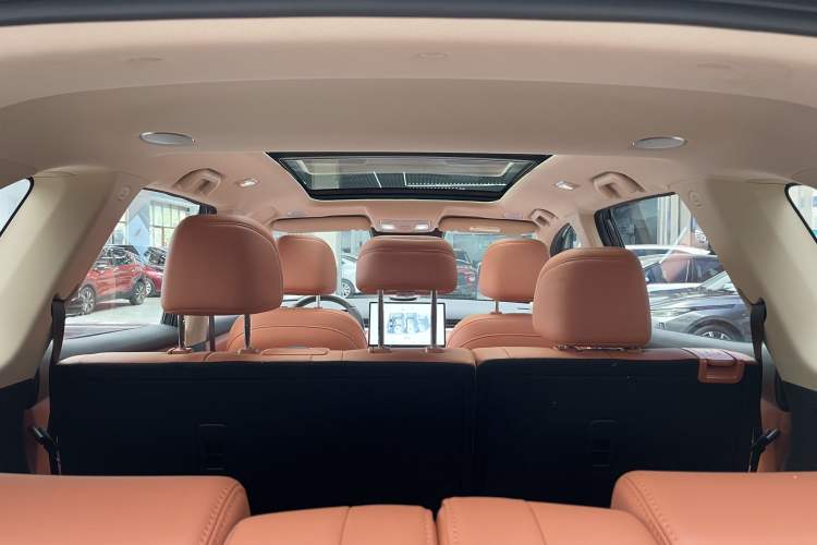 Used Landian E5 PLUS 2026 Model 165km Long-Range First-Adoption Version Ultra 7-seater Interior 5