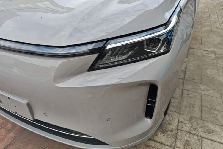 Used Landian E5 PLUS 2026 Model Standard-Range All-Wheel-Drive Performance Version Ultra Left Front Headlight