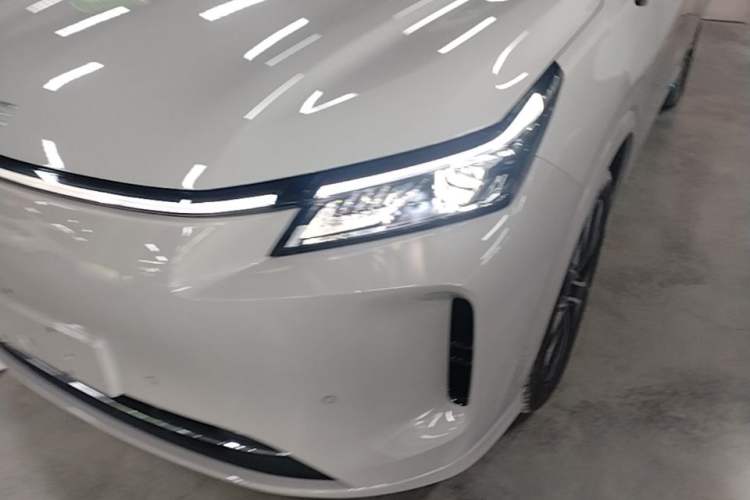 Used Landian E5 PLUS 2026 Model Standard-Range All-Wheel-Drive Performance Version Ultra Left Front Headlight