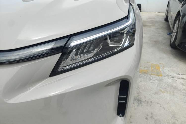 Used Landian E5 PLUS 2026 Model 230km Ultra-Long-Range Version Ultra 5-seater Left Front Headlight