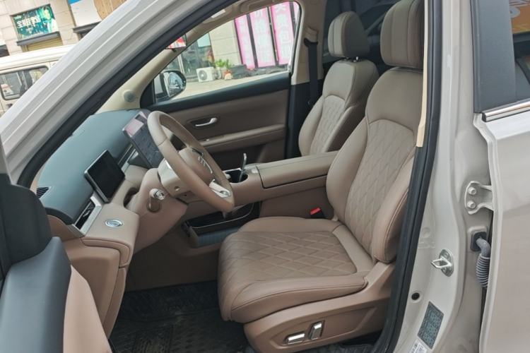 Used Landian E5 PLUS 2026 Model Standard-Range All-Wheel-Drive Performance Version Ultra Left Front Seat