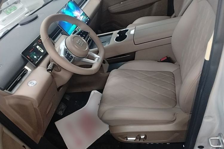 Used Landian E5 PLUS 2026 Model Standard-Range All-Wheel-Drive Performance Version Ultra Left Front Seat