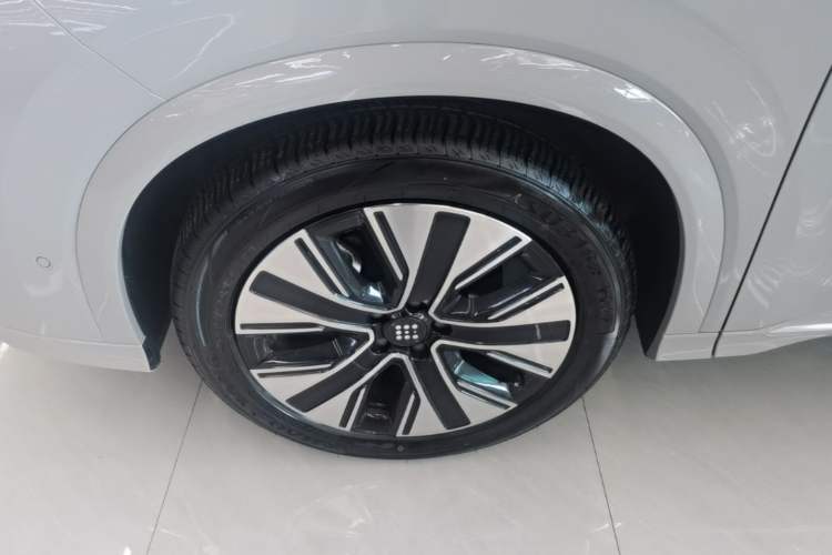 Used Landian E5 PLUS 2026 Model Standard-Range All-Wheel-Drive Performance Version Ultra Left Front Wheel Hub