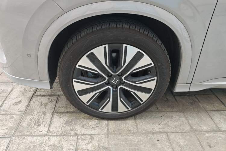 Used Landian E5 PLUS 2026 Model Standard-Range All-Wheel-Drive Performance Version Ultra Left Front Wheel Hub
