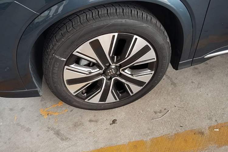 Used Landian E5 PLUS 2026 Model 230km Ultra-Long-Range Version Ultra 7-seater Left Front Wheel Hub