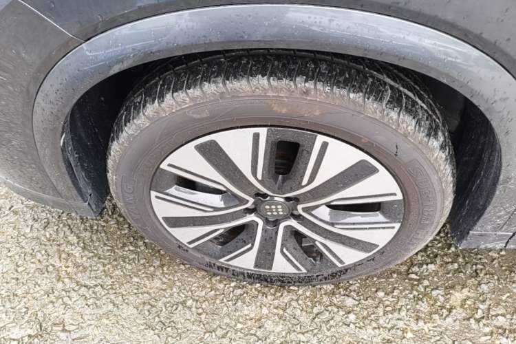 Used Landian E5 PLUS 2026 Model, 165km Long-Range First-Adoption Edition Max, 7-seater Left Front Wheel Hub